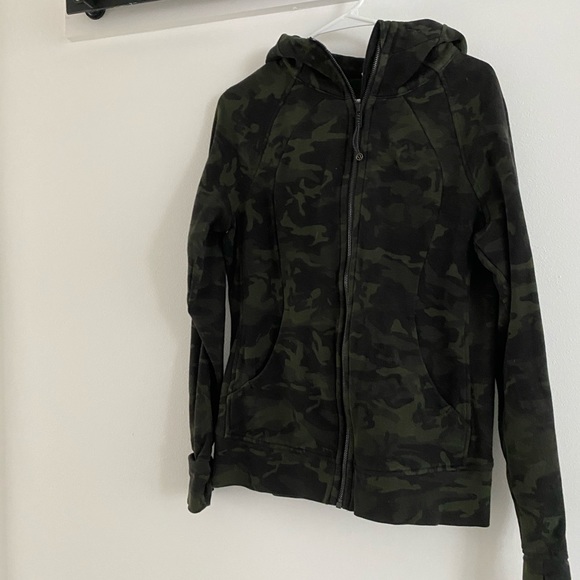 lululemon athletica Tops - Like New Lululemon Camo Hoodie